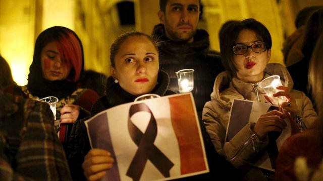 Fiscal de París reporta 129 muertos y tres grupos de atacantes
