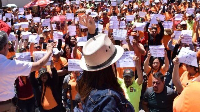 Cuauhtémoc: toman docentes oficinas del gobierno estatal