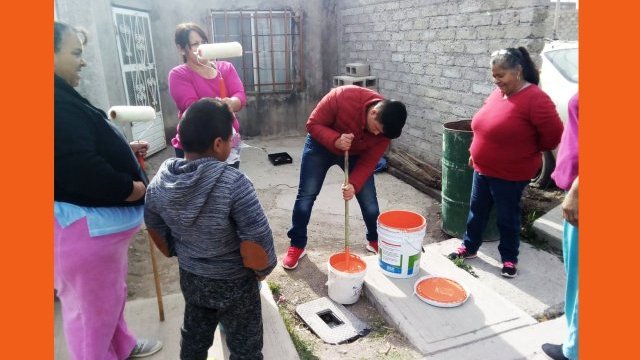 Celebran el pintado de sus casas con empleo temporal, en el sur de Chihuahua