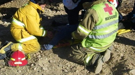 Protección Civil rescata cuerpos de acantilado