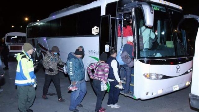 Encarcela la Migra mexicana a 103 migrantes que venían a Juárez