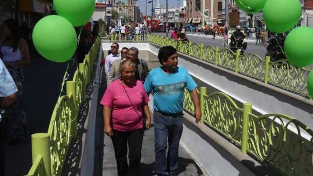 Inauguran paso peatonal para evitar las vías del tren en Juárez