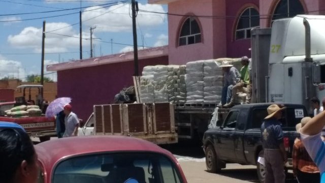 En El Bordo, familias antorchistas reciben materiales para mejorar viviendas