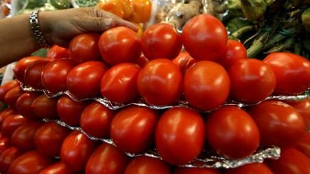 Investigan la dosis de tomate para mejorar riesgo cardiovascular