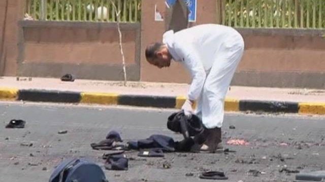 Un centenar de muertos en un ataque suicida contra militares en Yemen