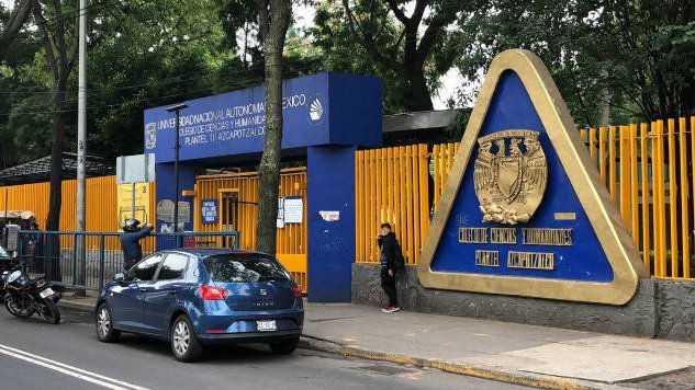 Encapuchados apuñalan a alumna en baños del CCH Azcapotzalco