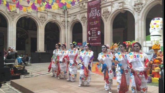 Realizan Festival del Día de Muertos en Patios de Palacio de Gobierno