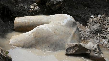 Hallan coloso en templo de Ramsés II en Egipto