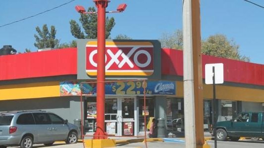 Asaltó un sujeto una tienda Oxxo a punta de pistola en Cuauhtémoc