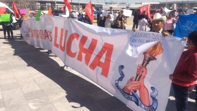 Marchan antorchistas de Juárez por su pliego petitorio