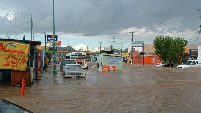 Inundaciones alcanzan 1 metro de altura al sur de la ciudad