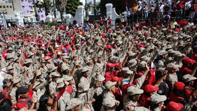 Realizan masiva demostración pública de apoyo a Maduro, tras el atentado