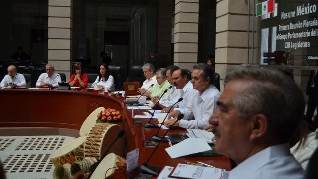 Se queja Duarte de políticas centralistas en reunión de senadores