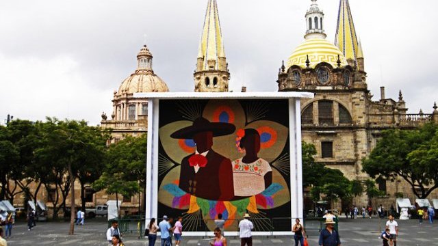 Huicholes de Jalisco armaron el mosaico de chaquiras más grande del mundo