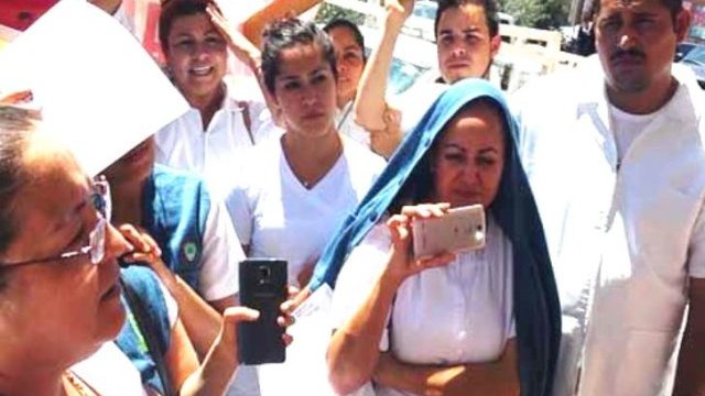 Se manifestan en la capital, trabajadores del Hospital Regional de Delicias