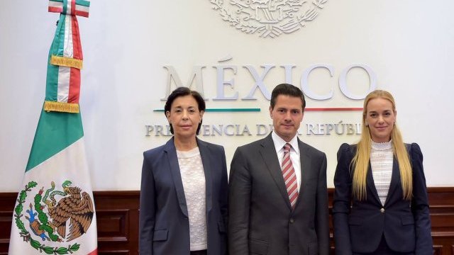 Peña Nieto apoya a golpistas; recibe en Los Pinos a oposición venezolana