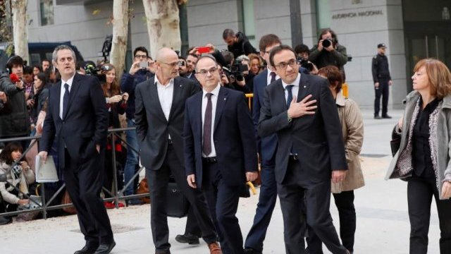 Encarcelan a seis líderes independentistas de Cataluña