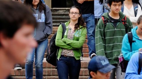 Deuda estudiantil en EEUU, un yugo para los universitarios y jugosa ganancia para otros
