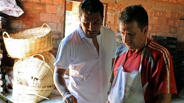 Salvador Cabañas vende pan después de haber perdido todo