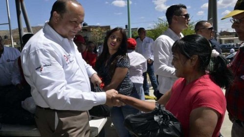 Entrega Duarte apoyos por cuaresma y techumbre del Tianguis en Parral