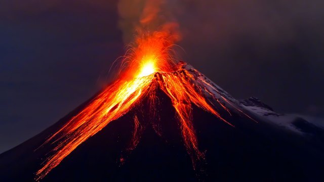 El volcán de Colima entra en erupción