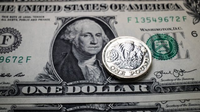 Peso mexicano se hunde a nuevo mínimo histórico, supera barrera de 24 por dólar