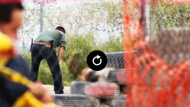 Encuentran tercer cadáver de mujer flotando en canal, en Juárez