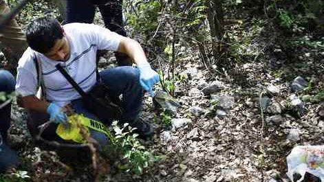 Finalizan búsqueda de restos en paraje de Iguala, peritos de PGR