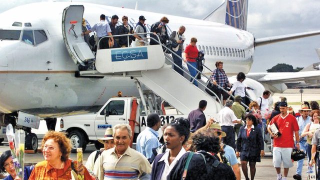 Acuerdan Cuba y EEUU reanudar vuelos comerciales