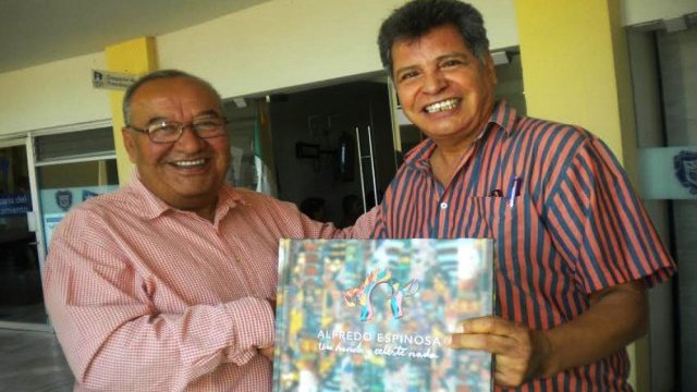 Llevó el escritor deliciense Alfredo Espinoza su último libro a Delicias