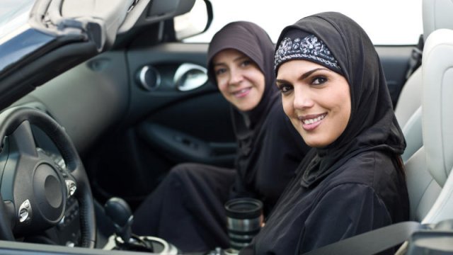 Arabia Saudita otorga licencia de manejo a mujeres