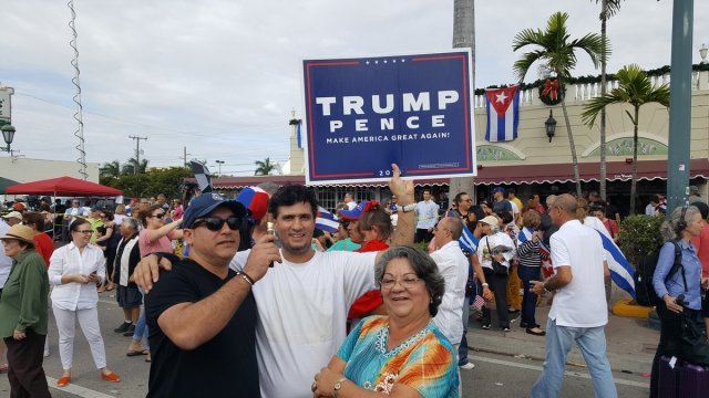 Anticastristas celebran en Miami muerte de Fidel Castro 