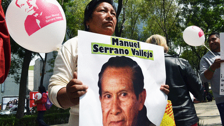 Realizan cadena humana para exigir devuelvan el cuerpo de Manuel Serrano