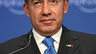 Calderón realiza cambios en su gabinete
