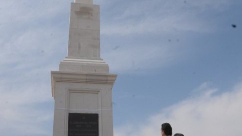 Develan estatua del General Carlos Pacheco