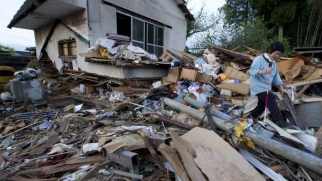 Sigue el rescate a víctimas de Japón; los sismos han dejado más de 40 muertos