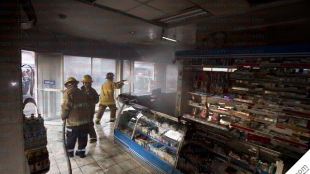 Sigue la violencia: incendian farmacia en Michoacán