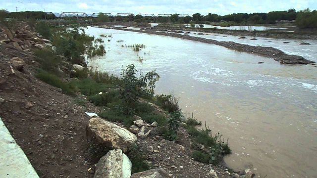 Protestan en Meoqui por descargas contaminantes de Delicias al río