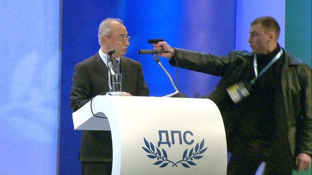 Un hombre trata de disparar al líder de la minoría turcobúlgara durante un mitin