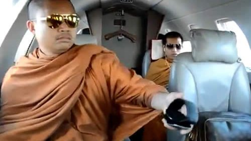Polémica en Tailandia por imágenes de monjes budistas en jet privado