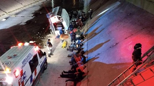 Son 16 los heridos en el accidente de camión que cayó al Canal del Río Chuvíscar