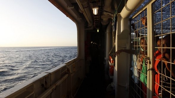 La Marina francesa rescata a 327 inmigrantes en el Mediterráneo
