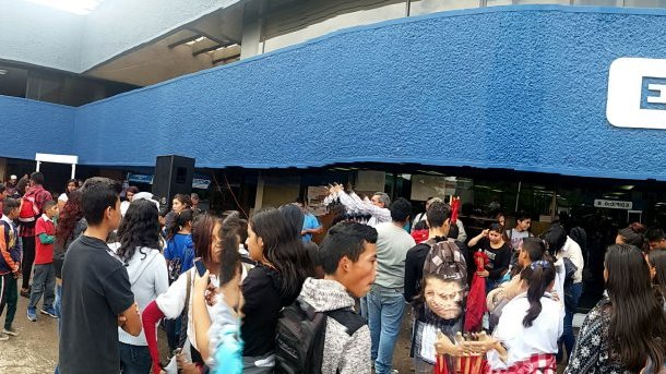 Se manifiestan antorchistas de Durango ante la Secretaría de Educación
