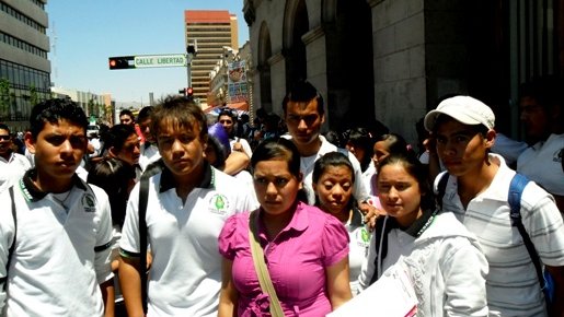Se manifiestan jóvenes del Telebachillerato Lázaro Cárdenas