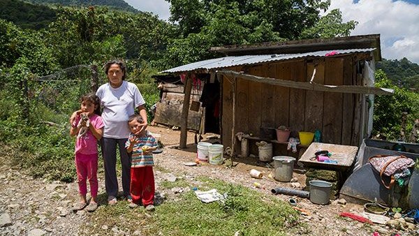 Hidalgo: amenazas en lugar de combate a la pobreza 