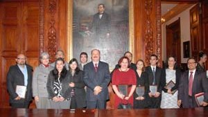 Entrega Gobernador Premio Chihuahua 2012  