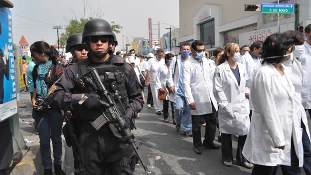 Médicos denuncian la inseguridad con marcha en Nuevo León