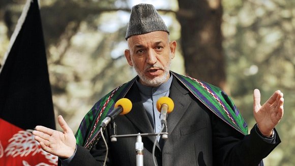 Revelan que el presidente afgano Karzai recibió millones de dólares