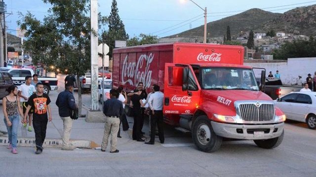 Asaltan en Chihuahua un camión repartidor de la Coca- Cola