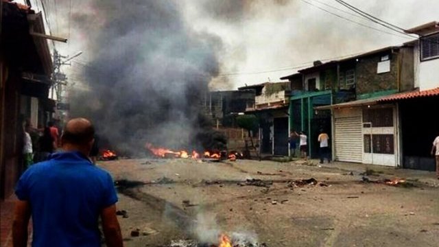Incendian terroristas la casa donde creció Hugo Chávez y asesinan a un joven